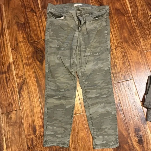 Loft 12 skinny camo pants - Picture 1 of 3